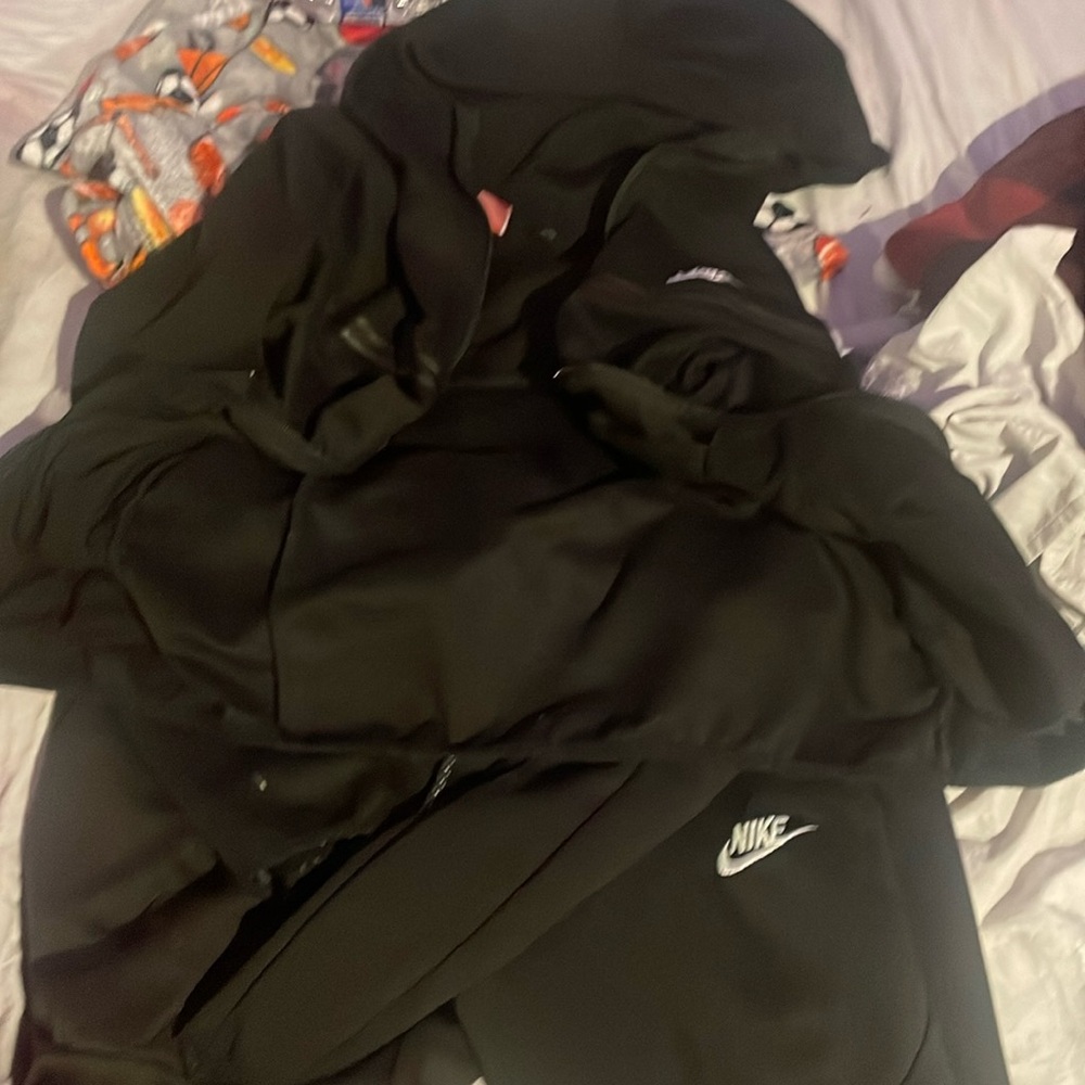 All black Nike tech including da jacket n sweatpants